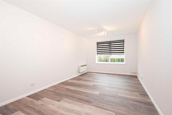 2 Bedroom Flat To Rent In Gordon Road, Camberley, GU15