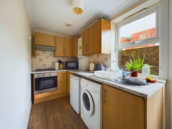 5 Bedroom End Of Terrace House For Sale In Hudson Road, Southsea, PO5