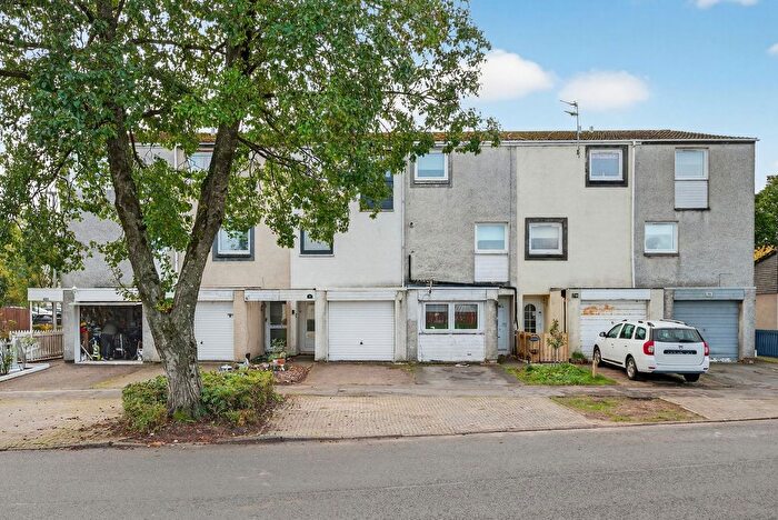 3 Bedroom Town House For Sale In Sundrum Place, Kilwinning, KA13