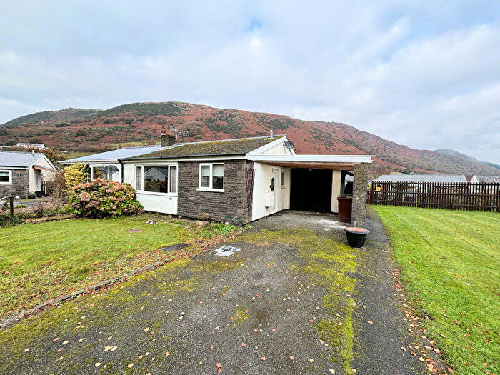 2 Bedroom Semi-Detached Bungalow For Sale In Bron Y Gader, Abergynolwyn, LL36