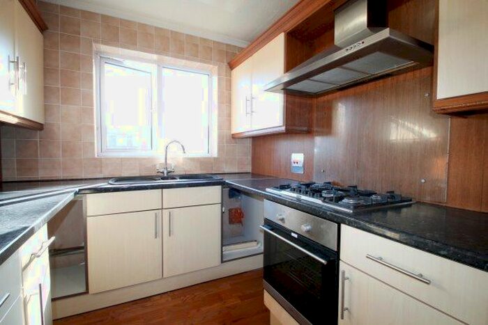 2 Bedroom Flat To Rent In Windfield Close, London, SE26