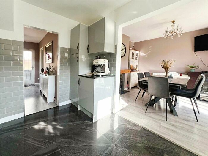 3 Bedroom End Of Terrace House For Sale In Fens Way, Swanley, Kent, BR8