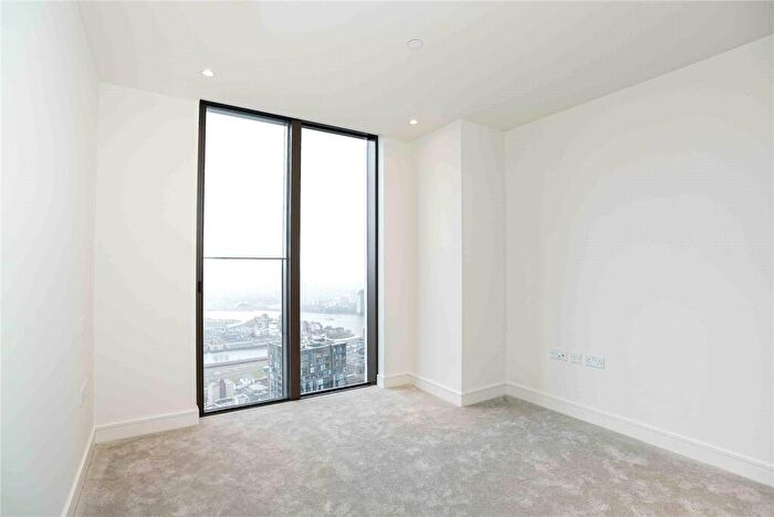 2 Bedroom Apartment For Sale In South Quay Plaza, Canary Wharf, E14