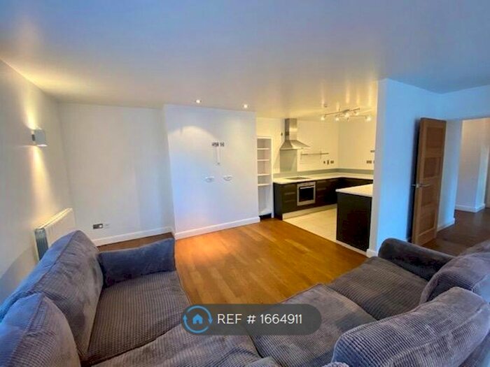 2 Bedroom Flat To Rent In Madeleine House, Leicester, LE2