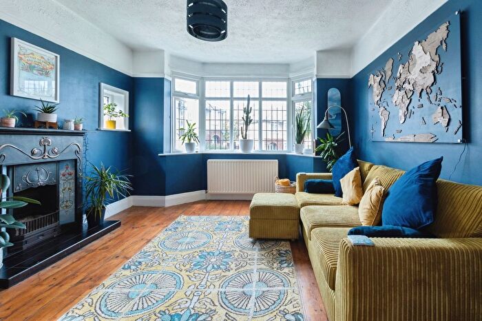 1 Bedroom Flat For Sale In Gordon Road South, Branksome, Poole, Dorset, BH12