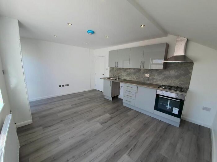 2 Bedroom Flat To Rent In Lea Bridge Road, Leyton London, E10