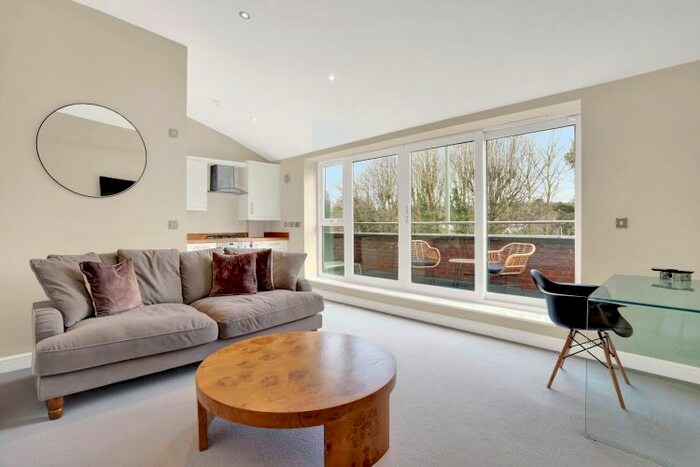 2 Bedroom Flat For Sale In Epsom Road, Guildford, GU1