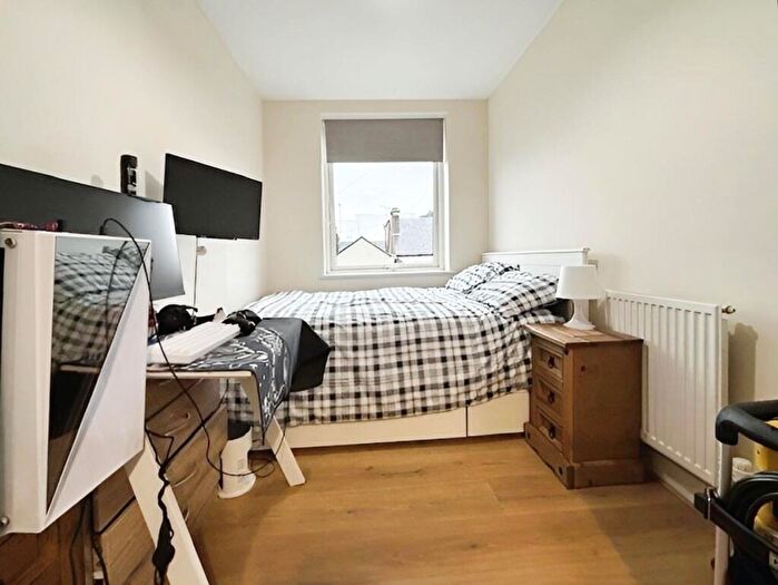 2 Bedroom Flat For Sale In Cotterells, Hemel Hempstead, HP1