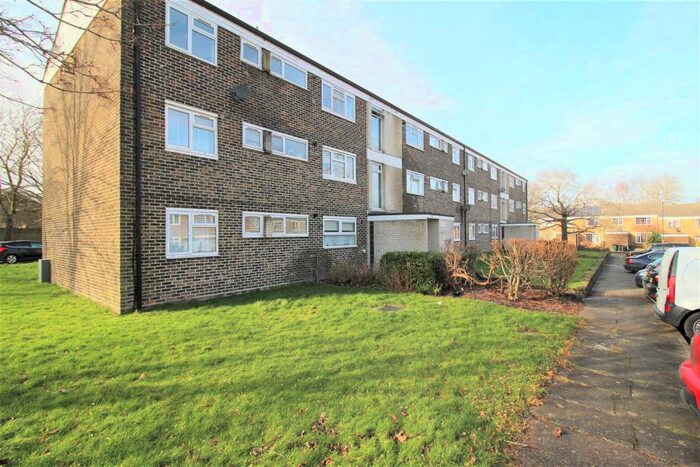 2 Bedroom Apartment To Rent In Chiddingly Close, Furnace Green, RH10