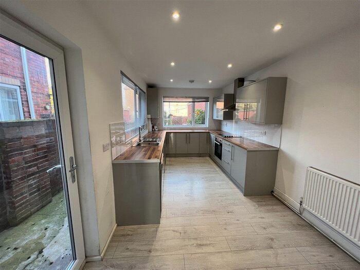 3 Bedroom Terraced House To Rent In Moss Road, Askern, DN6