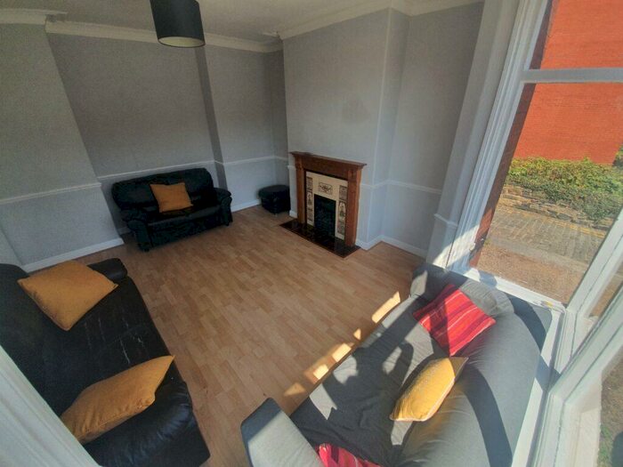 6 Bedroom Semi-Detached House To Rent In St Michaels Road, Headingley, Leeds, LS6