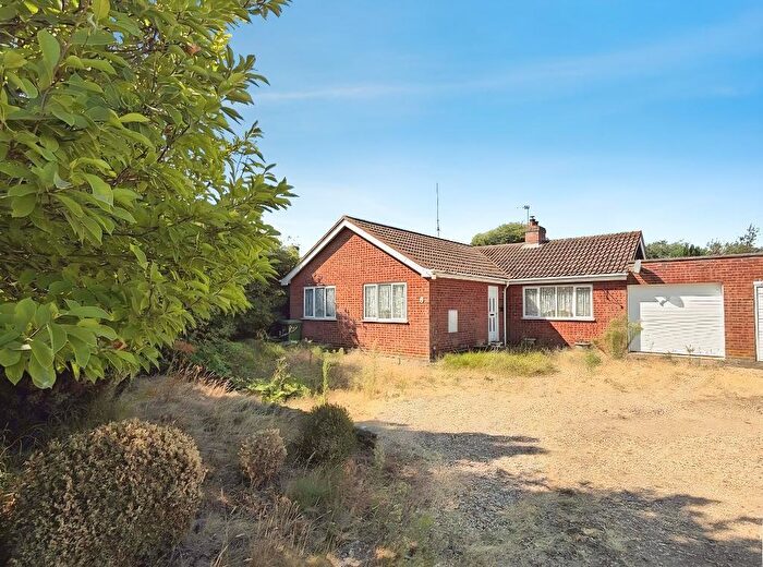 2 Bedroom Detached Bungalow For Sale In Hollycroft Road, Emneth, Wisbech, Norfolk, PE14