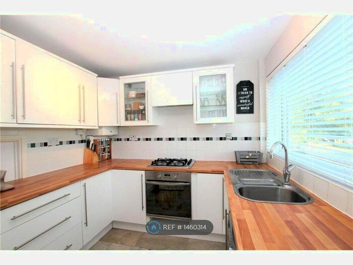 2 Bedroom Maisonette To Rent In Place Farm Avenue, Orpington, BR6