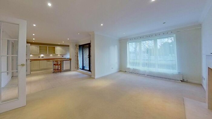 2 Bedroom Flat To Rent In Rocheid Park, Edinburgh, EH4