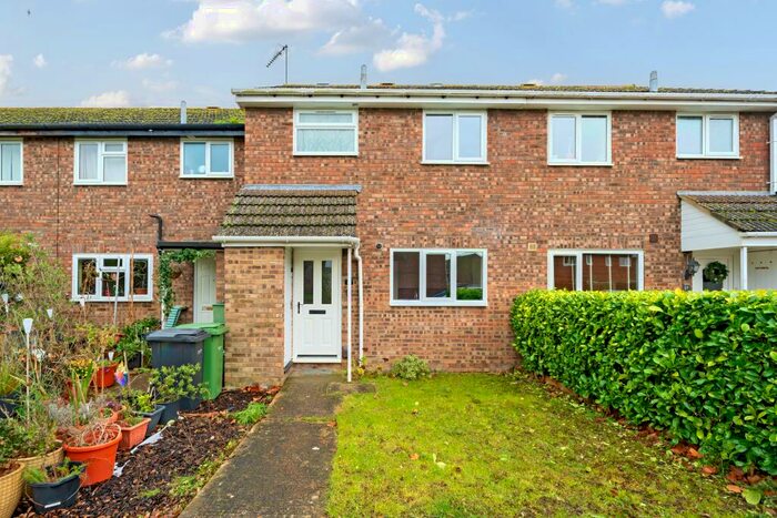 3 Bedroom Terraced House To Rent In Hawksworth Close, Grove, OX12
