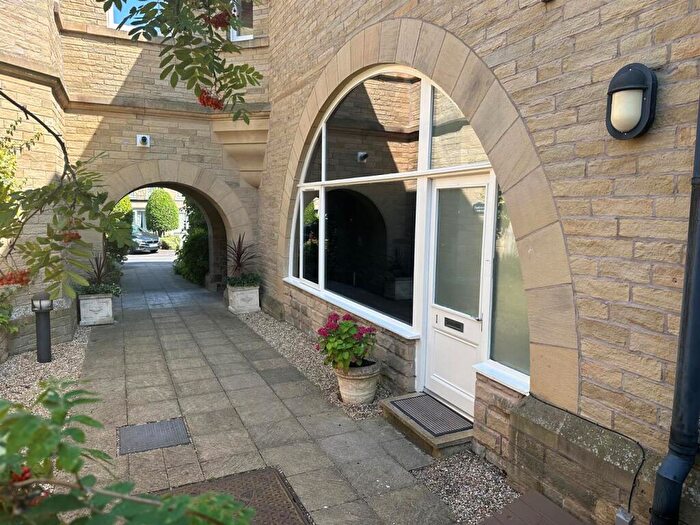 2 Bedroom Apartment To Rent In Worthington Way, The Royal, Halifax, HX1