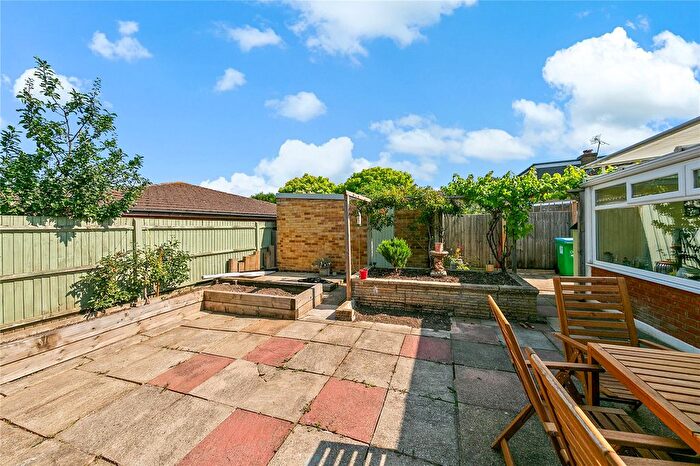 2 Bedroom Bungalow For Sale In Hollybank Close, Middlesex, TW12