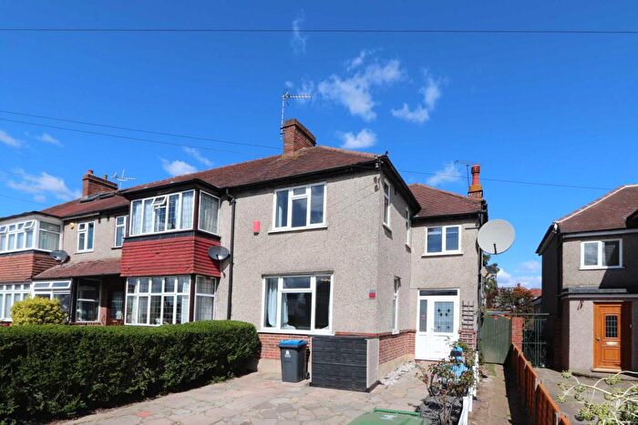 3 Bedroom End Of Terrace House To Rent In Amberwood Rise, New Malden, KT3