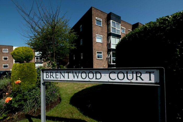 2 Bedroom Apartment To Rent In Brentwood Court, Lowther Road, M25
