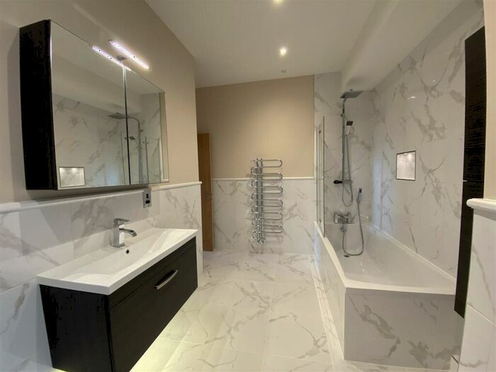 3 Bedroom Flat To Rent In Flat Harbour Parade, Ramsgate, CT11