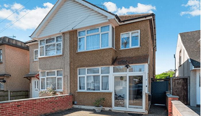 3 Bedroom Semi Detached House To Rent In Feltham, TW14