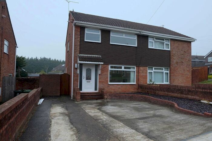 3 Bedroom Semi-Detached House To Rent In Sandringham Close, Barry, CF62
