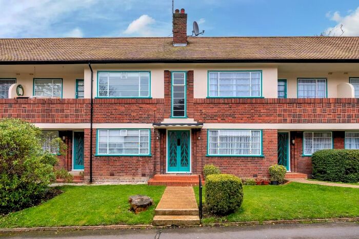 2 Bedroom Maisonette To Rent In Glenhill Close, Finchley, N3