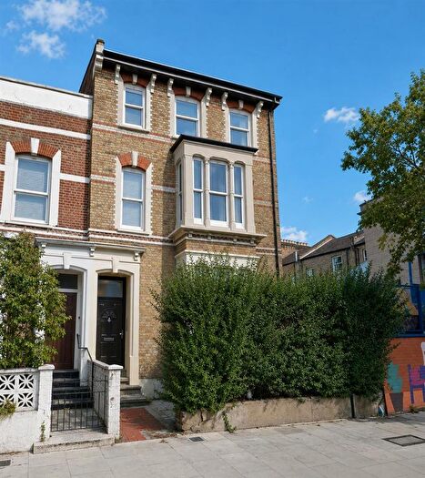 Studio To Rent In Darville Road, London, N16