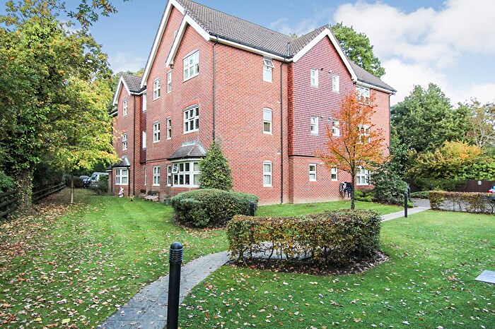 2 Bedroom Flat For Sale In Jones Lane, Hythe, Southampton, SO45