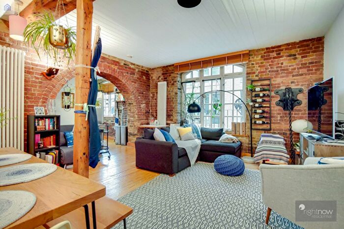 1 Bedroom Flat To Rent In Maltings Place, Tower Bridge Road, London, London, SE1