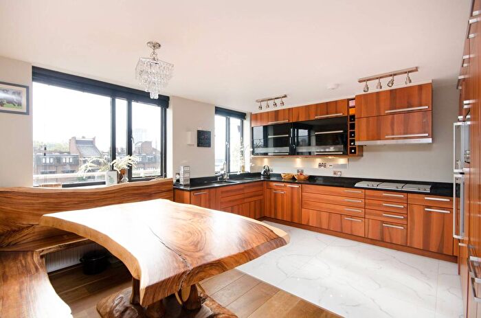 3 Bedroom Flat To Rent In Chesterton Square, South Kensington, London, W8
