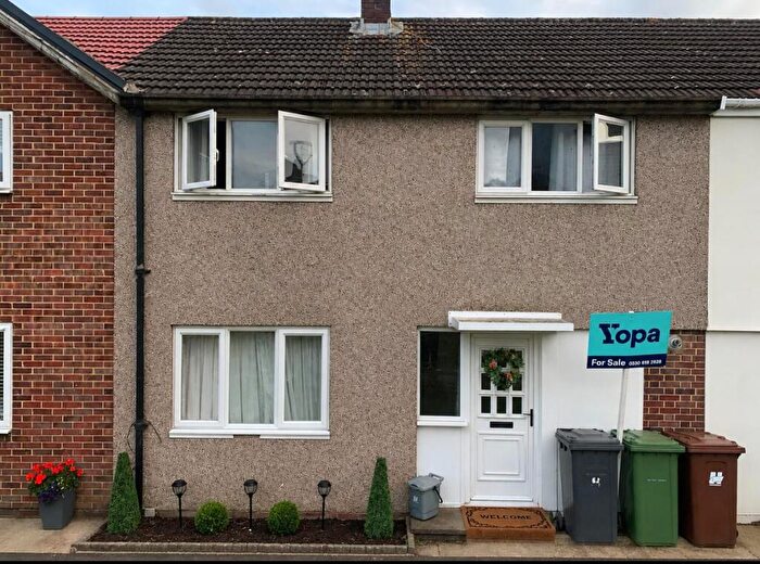 3 Bedroom Terraced House For Sale In Holly Drive, Potters Bar, EN6