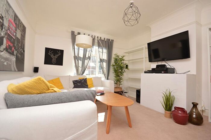 2 Bedroom Maisonette To Rent In Brockley Rise, SE23
