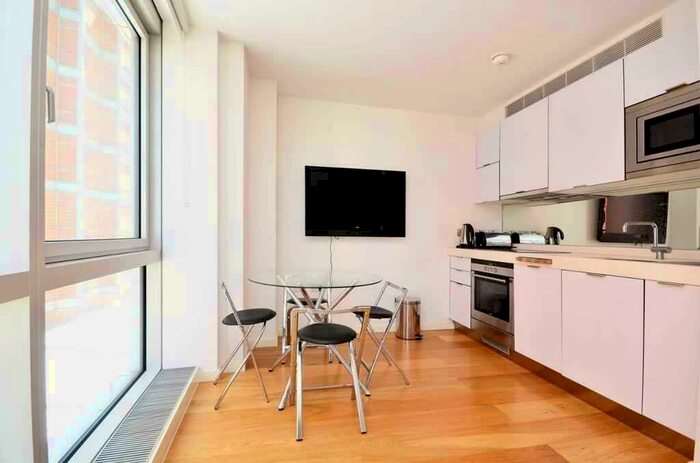 Studio To Rent In Ontario Tower, Fairmont Avenue, Canary Wharf, London, E14