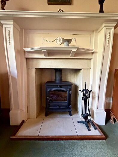 4 Bedroom Detached House For Sale In Higher Blandford Road, Broadstone, BH18 - Photo 7