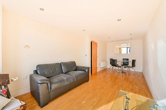 1 Bedroom Flat To Rent In Kingsway, North Finchley, London, N12