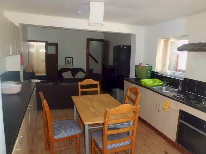 6 Bedroom House To Rent In Harrow Road, B29