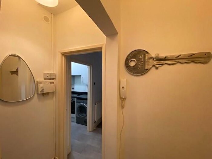 1 Bedroom Flat To Rent In Wilmslow Road, Withington, Manchester, M20