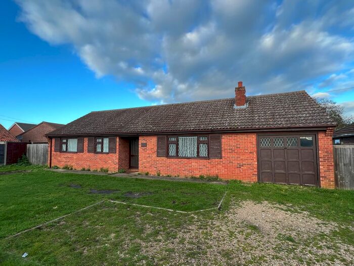 3 Bedroom Detached Bungalow To Rent In The Street, Beck Row, Bury St. Edmunds, IP28