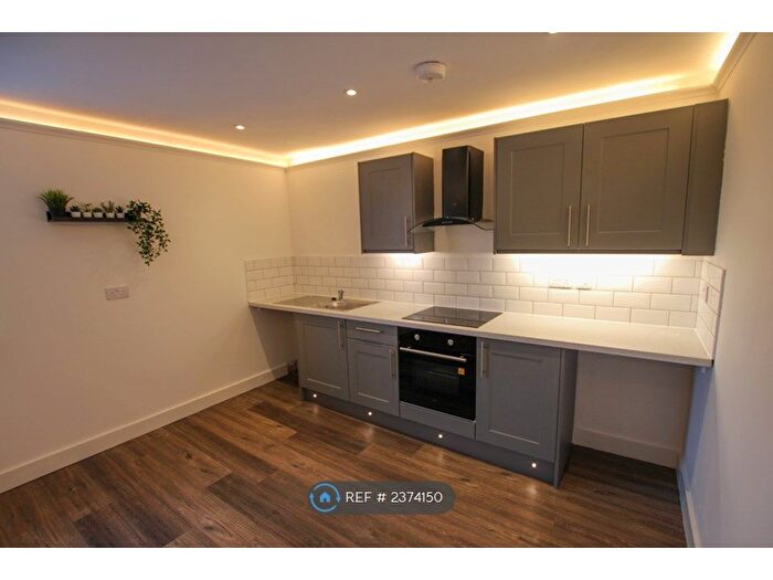 3 Bedroom Flat To Rent In Northenden Road, Sale, M33