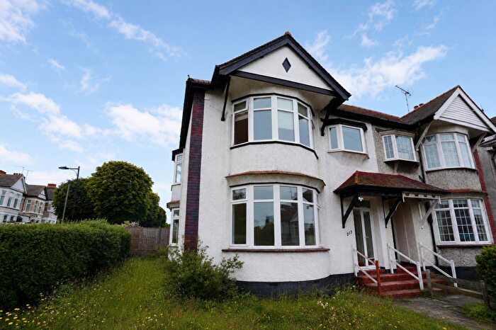 4 Bedroom Semi-Detached House To Rent In York Road, Southend-On-Sea, SS1