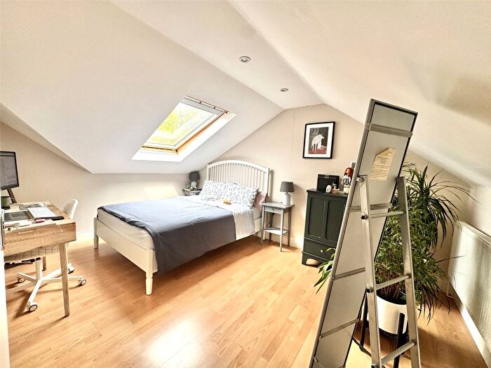 2 Bedroom Flat To Rent In Denton Close, Redhill, Surrey, RH1