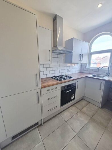 2 Bedroom Flat To Rent In Flat, Auckland Road, DN2