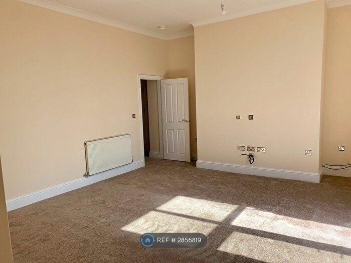 2 Bedroom Flat To Rent In Elmfield House, Cottingham, HU16