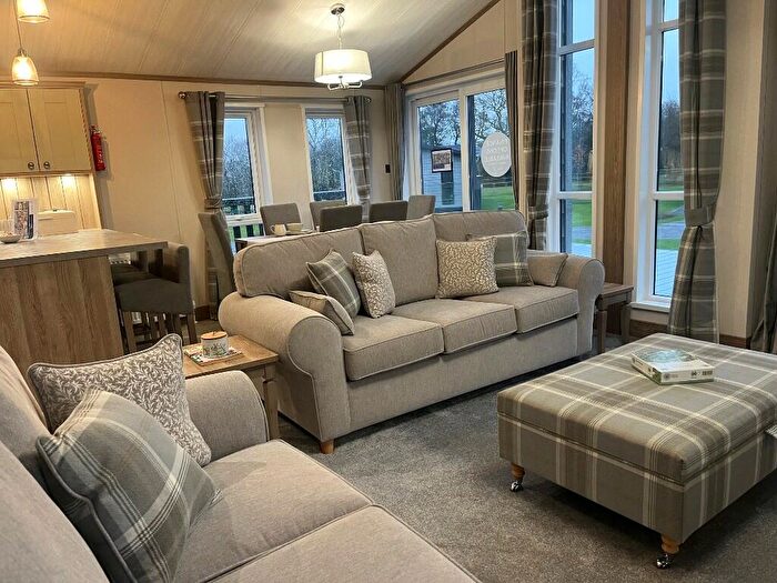 2 Bedroom Lodge For Sale In New Road, SP5