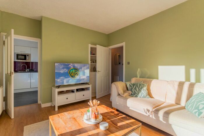 2 Bedroom Flat To Rent In Broomfield Crescent, Corstorphine, Edinburgh, EH12