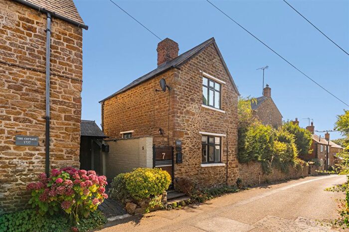 2 Bedroom Cottage For Sale In Glovers Lane, Middleton Cheney, OX17