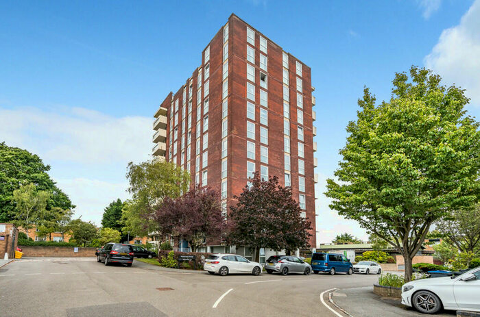 3 Bedroom Flat To Rent In Maybourne Grange, CR0