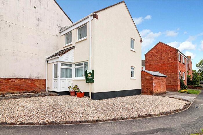 2 Bedroom End Of Terrace House For Sale In Woolbarn Lawn, Barnstaple, Devon, EX32