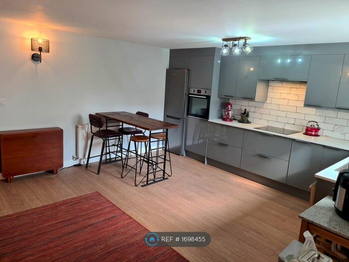 2 Bedroom Flat To Rent In Pelham Place, Seaford, BN25